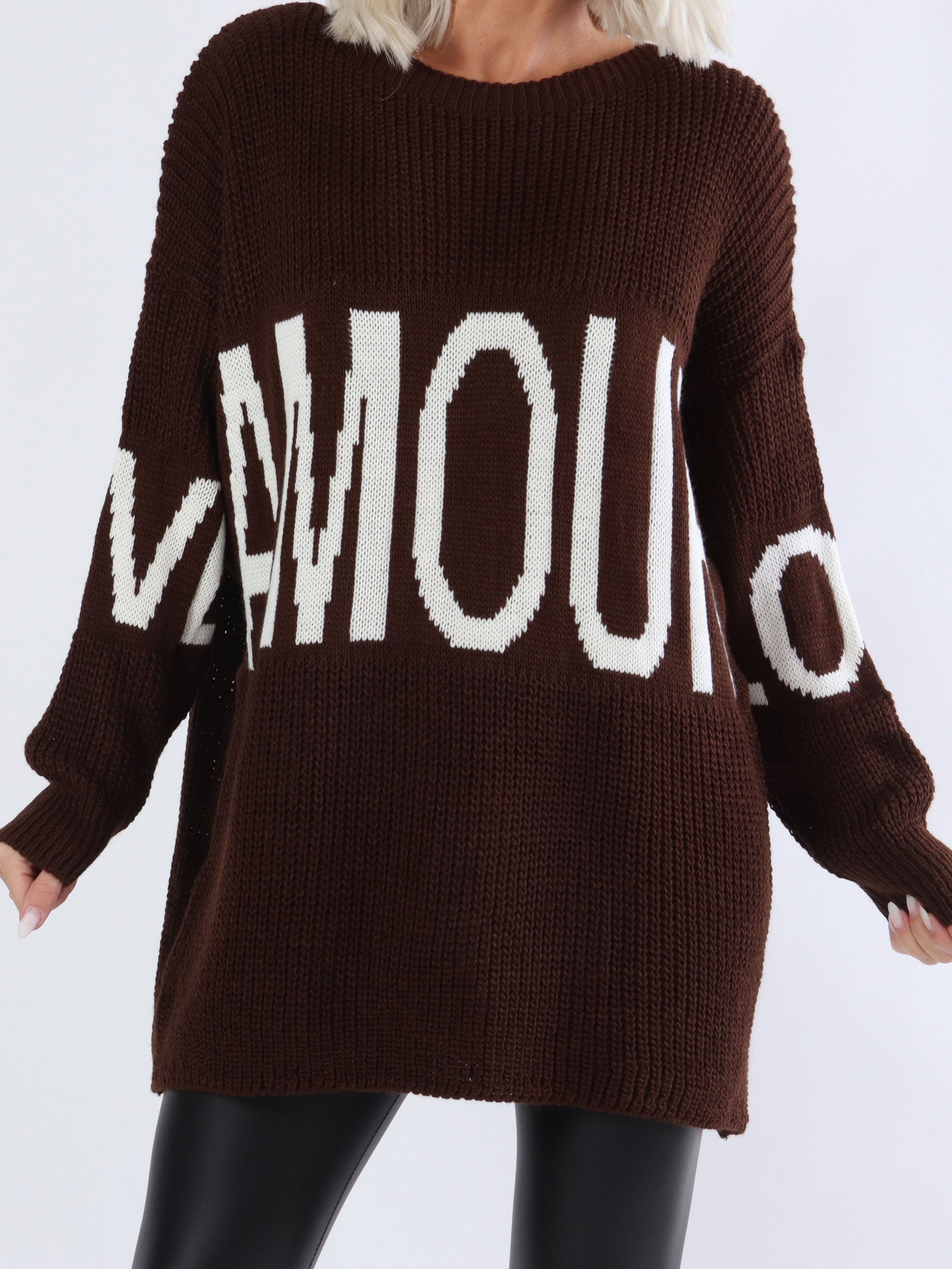 Elisa - Cool plus size stickad med text